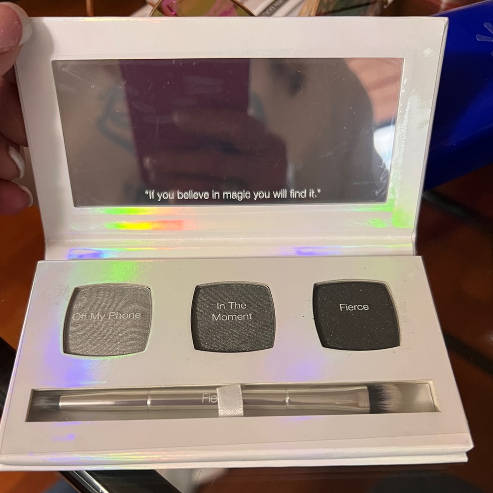 Limelife eye shadow